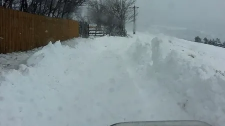 Primul județ din România blocat de ninsoare: stratul de zăpadă depășește, pe alocuri, înălțimea de un metru