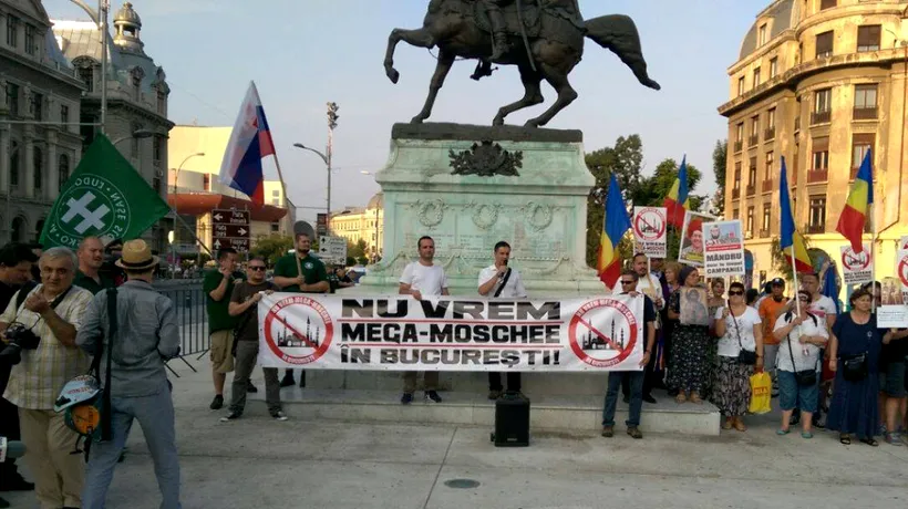 Câte persoane au participat la protestul de la Universitate față de construirea unei moschei la București