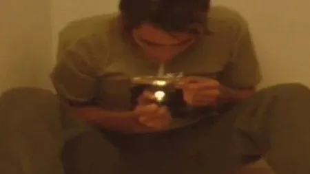FOTO: Russell Brand, filmat în timp ce se droga. 