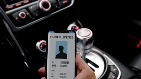 Începând de la 1 iulie 2024, șoferii sunt informați despre expirarea permiselor auto prin SMS sau prin e-mail