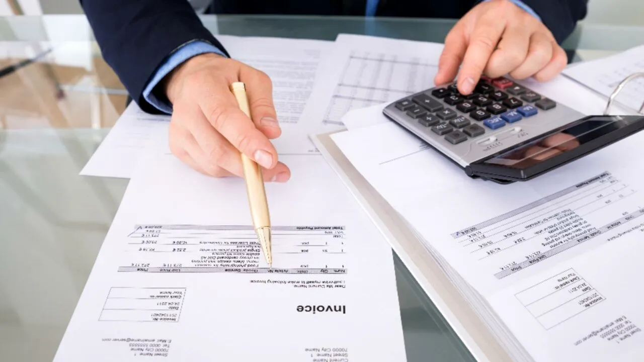 Cât vom plăti la factura de curent și gaze dacă se renunță la plafonarea prețurilor. Ce spune Ministrul Finanțelor