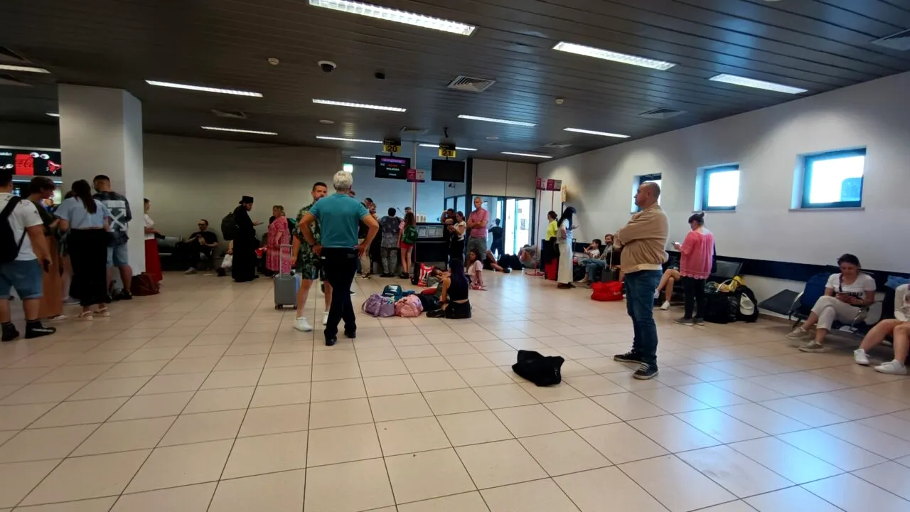 Încă un zbor Wizz Air cu probleme. Oamenii au primit explicații halucinante: ”Nu este pregătită aeronava”