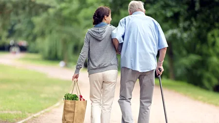 Ce a pățit o tânără, după ce s-a angajat ca badantă în apartamentul unui pensionar de 72 de ani. Ce a pus-o să facă bătrânul