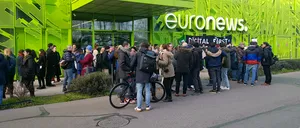 Grevă la Euronews! Aproximativ 100 de salariați protestează în fața sediului european al postului de televiziune: „Avem doar tăieri bugetare şi nu vedem dezvoltare”