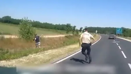 VIDEO | Un nou film cu Charlie Chaplin a rulat pe autostrada 55 din Ungaria. Un șofer român a sărit din mers dintr-o mașină burdușită cu sirieni