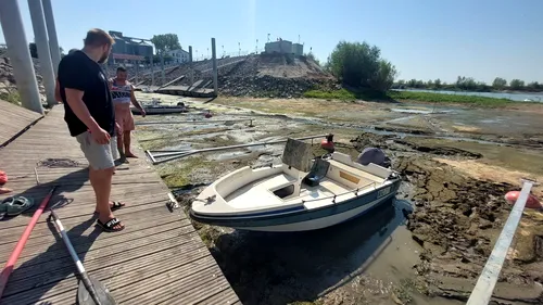 Dunărea a secat în portul turistic din Corabia-Olt. Bărcile stau de câteva săptămâni blocate în nămol