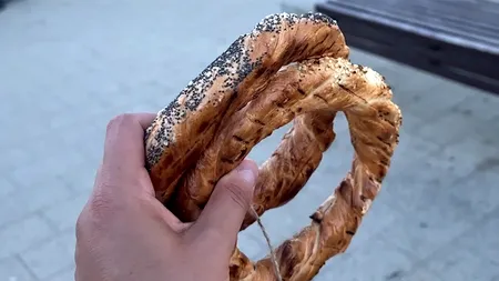 Cât a plătit Alexandru din București pentru 2 covrigi în Mamaia: 