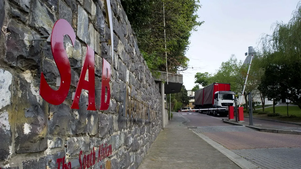 Se pregătește cea mai mare preluare din industria berii: AB InBev strânge bani pentru cumpăra SABMiller cu 122 miliarde dolari