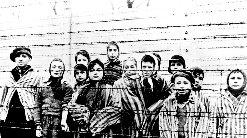 Ați intrat pe poartă, dar veți ieși pe coș. Viața la Auschwitz, povestită de românii care i-au supraviețuit. Salvarea oferită de un Oskar Schindler și întâlnirea cu doctorul Mengele