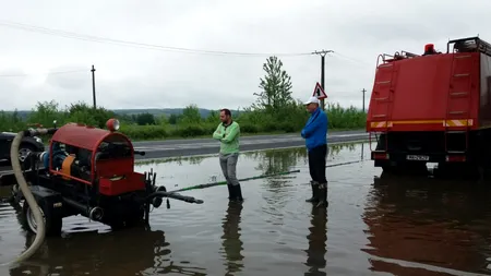 Cod roşu de inundaţii pe mai multe râuri din judeţele Vâlcea, Gorj şi Mehedinţi