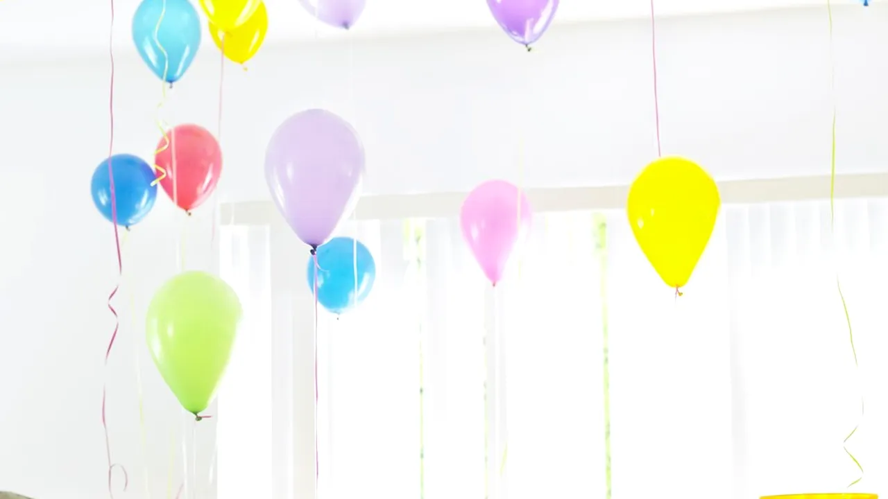 O mamă a INVITAT peste 40 de familii străine la petrecerea de ziua fiului ei, după ce „toți colegii l-au abandonat”