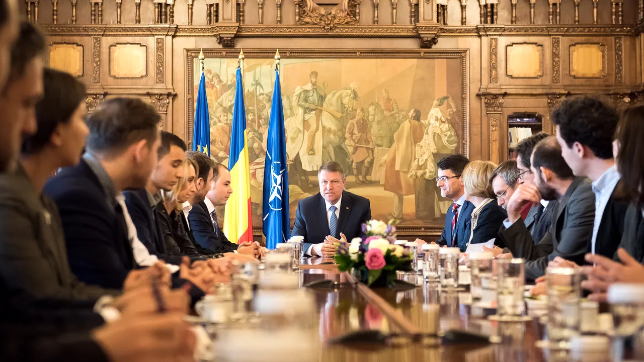 După poza cu Klaus Iohannis, societatea civilă scoate LISTA REVENDICĂRILOR pentru Dacian Cioloș. Care este următorul pas
