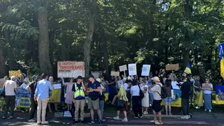 PROTEST în fața Ambasadei SUA de la Kiev. Manifestanții se opun unui acord fără participarea Ucrainei