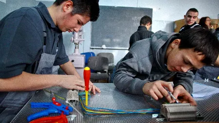 Elevii de la școlile profesionale ar putea beneficia de cazare și masă gratuite