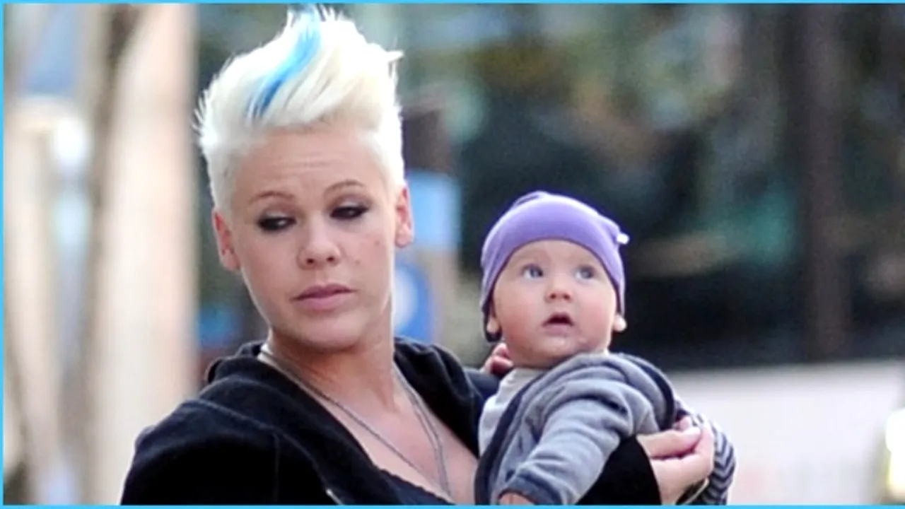 Pink afirmă că fiica ei în vârstă de 13 luni poate să comunice cu spiritele 