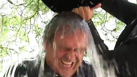 Unul dintre cei mai mari jucători din istoria fotbalului a intrat în campania Ice Bucket Challenge