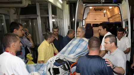 Adrian Năstase vizitat de Dana Năstase și fiul cel mare. Au dus la Rahova două valize și un bax cu apă