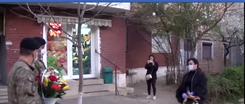 SOLIDARITATE în Galați: Mihaela, asistenta hărţuită de vecini, așteptată cu flori și aplauze de militari | VIDEO