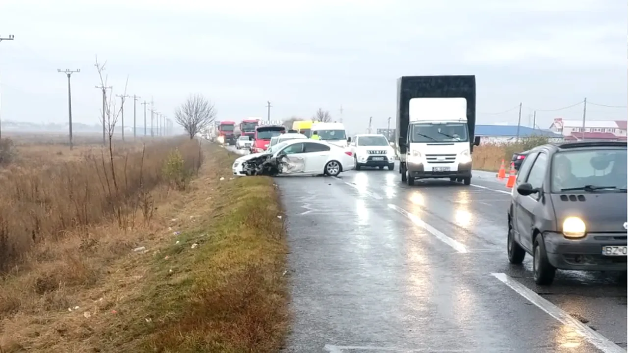 O persoană a decedat în urma unui accident rutier din Buzău. Traficul este blocat pe ambele sensuri pe DN2