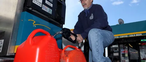 Benzina va fi RAȚIONALIZATĂ în New York, după uraganul Sandy. Cine va putea face plinul