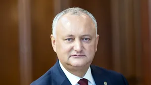 UPDATE | Igor Dodon, fostul președinte moldovean pro-rus, a fost reținut după ce procurorii anticorupție și ofițerii SIS au descins la el acasă. El este bănuit inclusiv de trădare de Patrie