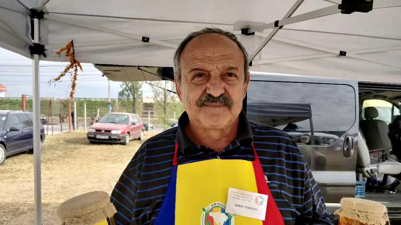 Un dascăl a început să crească ALBINE, după ce a văzut că în învățământ NU curge LAPTE și MIERE. Românii consumă în medie 600 grame pe an, mult sub media UE