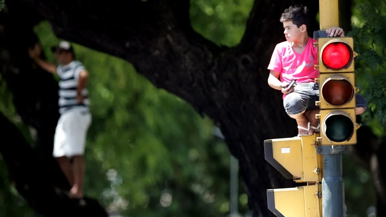 Dimensiunile CRIZEI DIN GRECIA. Semafoarele merg doar pe culoarea roșie