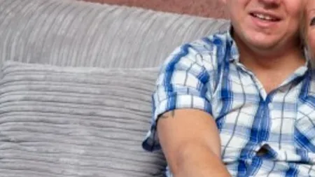 Povestea străbunicii care după ce a rămas văduvă și-a pus implanturi de silicon și s-a logodit cu un bărbat cu patru decenii mai tânăr