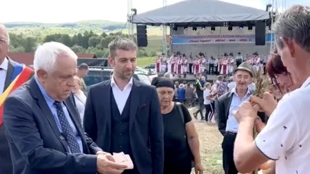 Petre Daea a cheltuit sute de lei la un târg de toamnă din Buzău. Ce a făcut ministrul Agriculturii când a rămas fără cash, în mijlocul cumpărăturilor