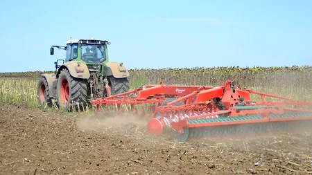 O fetiță din Alba a MURIT după ce a fost rănită de un tractor