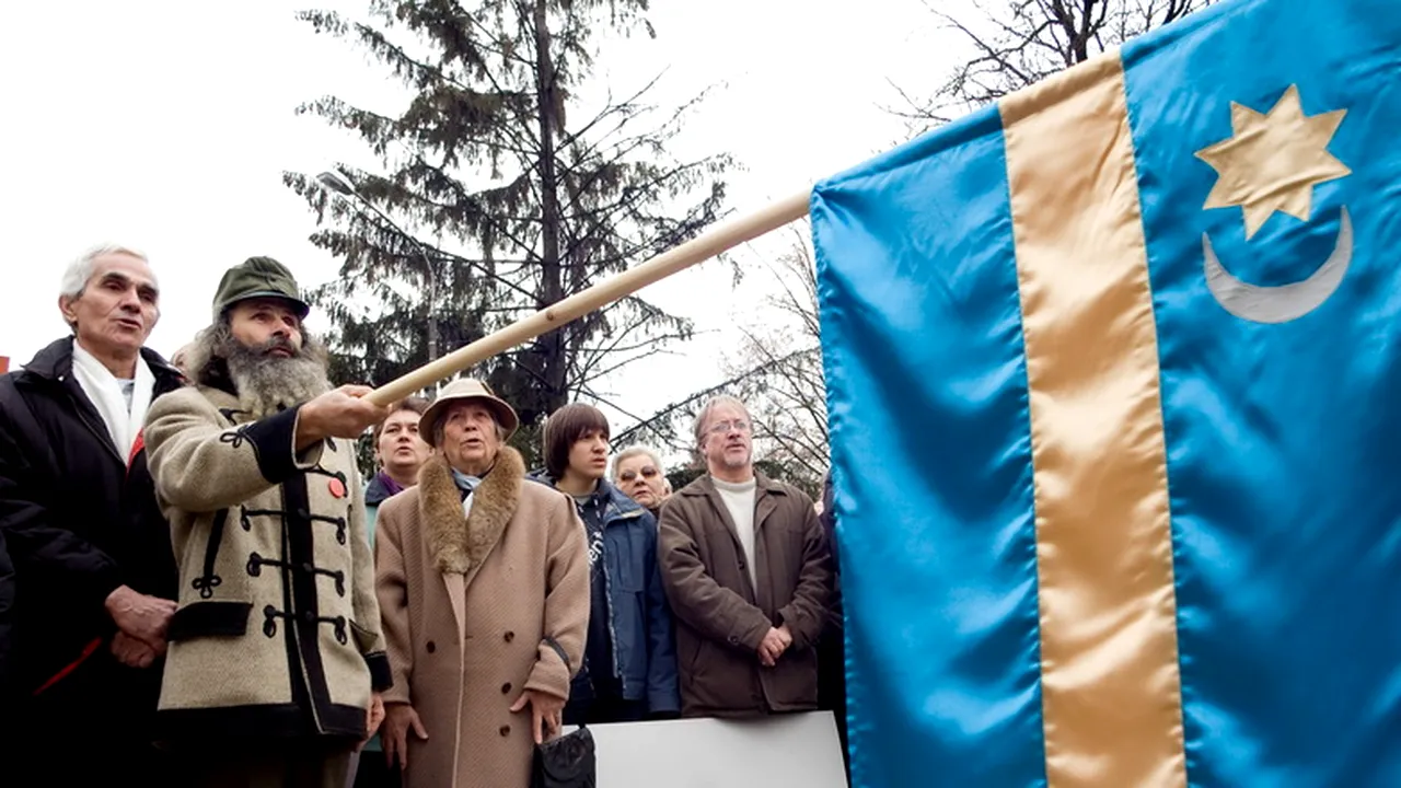 Reprezentanții PPMT Covasna merg din casă în casă să întrebe câți oameni vor steagul secuiesc