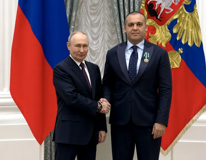 Vladimir Putin și Umar Kremlev - Foto: Profimedia images