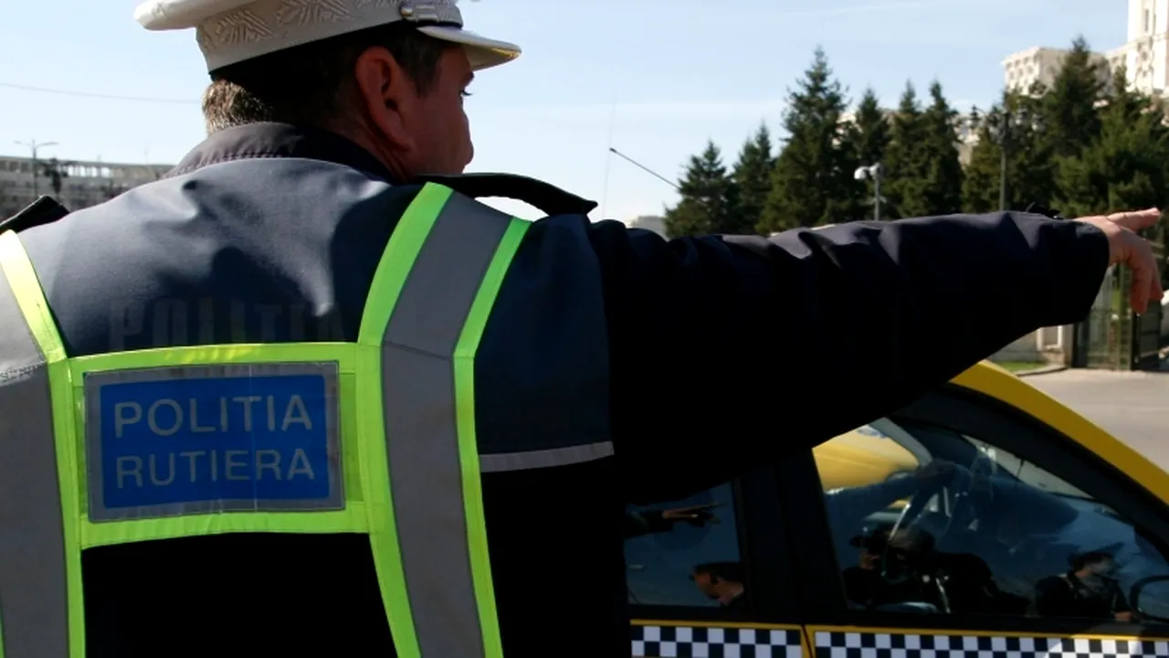 Circulație blocată pe drumuri din județele Vâlcea, Hunedoara și Argeș
