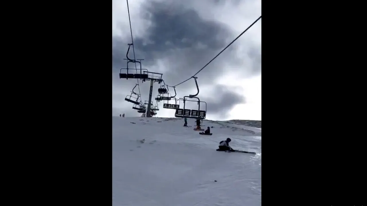 Zeci de persoane au fost rănite, unele în stare GRAVĂ, într-o stațiune montană din Spania după ce un telescaun a căzut de la o înălțime de 15 metri