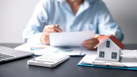 Guvernul a pus gând rău culturii și educației. După ce a mărit TVA la cărți de la 5% la 11%, acum vrea să majoreze CASS la 50% și scriitorilor