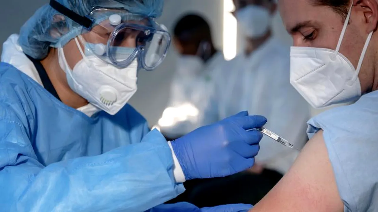 Un grup de impostori ar fi vândut unor state UE „apă sărată” în valoare de trei miliarde de euro, în loc de vaccin împotriva-COVID-19