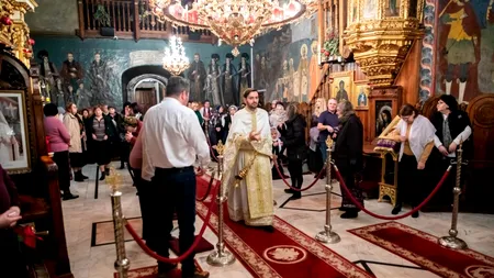 REGULI NOI. Patriarhia a anunțat cum pot intra credincioșii în biserici: măști obligatorii, dezinfectarea mâinilor la intrare, distanțare de 2 metri