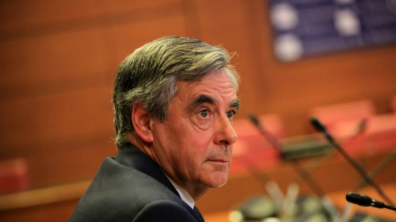 Fost premier francez, CONDAMNAT la patru ani de închisoare cu suspendare, în dosarul angajării fictive a soției sale