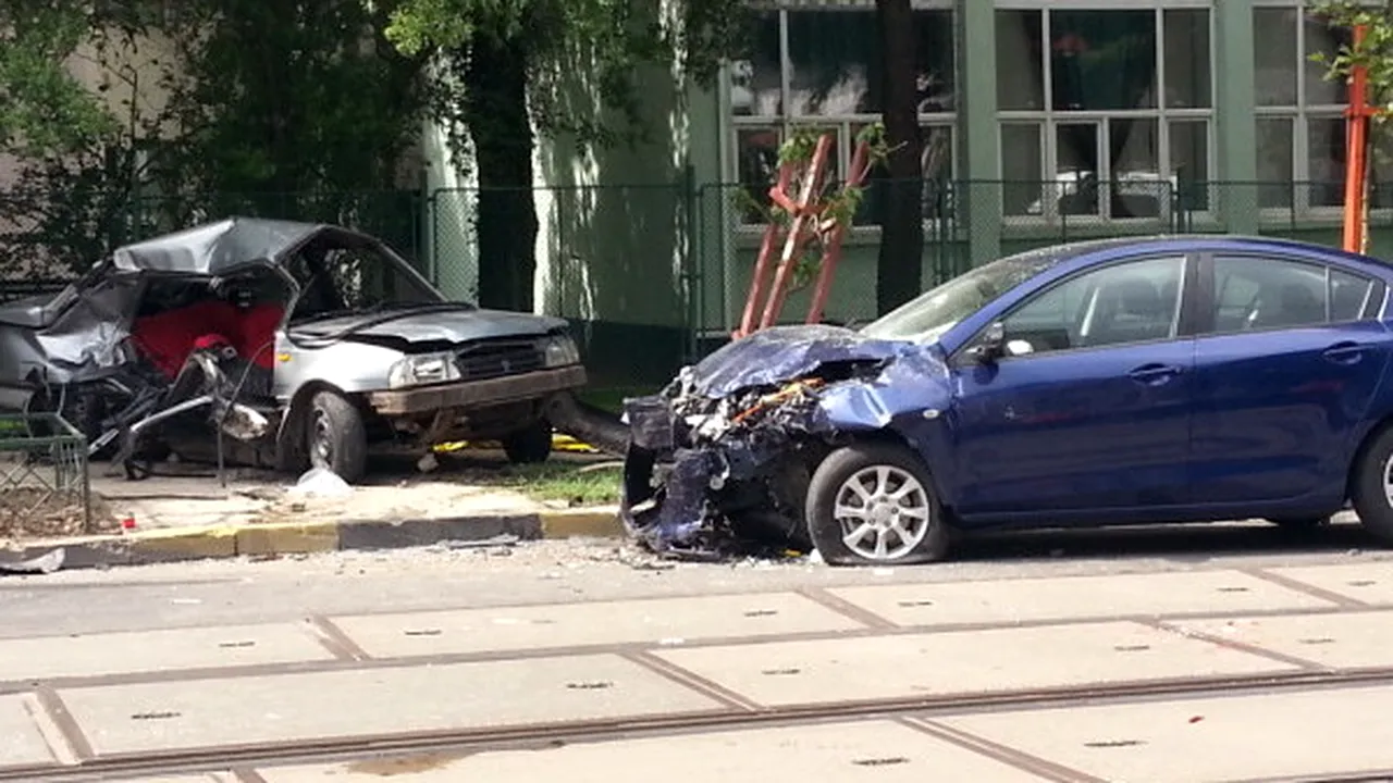 ACCIDENT GRAV în București. Doi morți și trei răniți