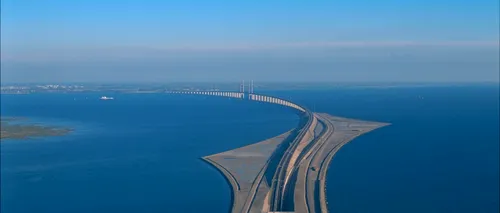 Podul impresionant care se oprește în mijlocul mării