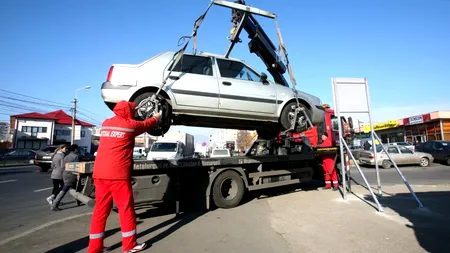 O familie s-a blocat în autoturismul care fusese ridicat pentru parcare ilegală, în Cluj