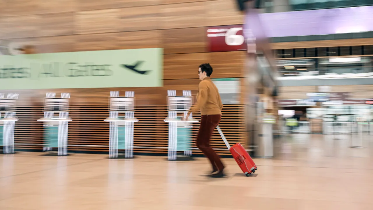 Zboruri suspendate timp de aproximativ două ore la aeroportul din Berlin, după o alertă cu drone