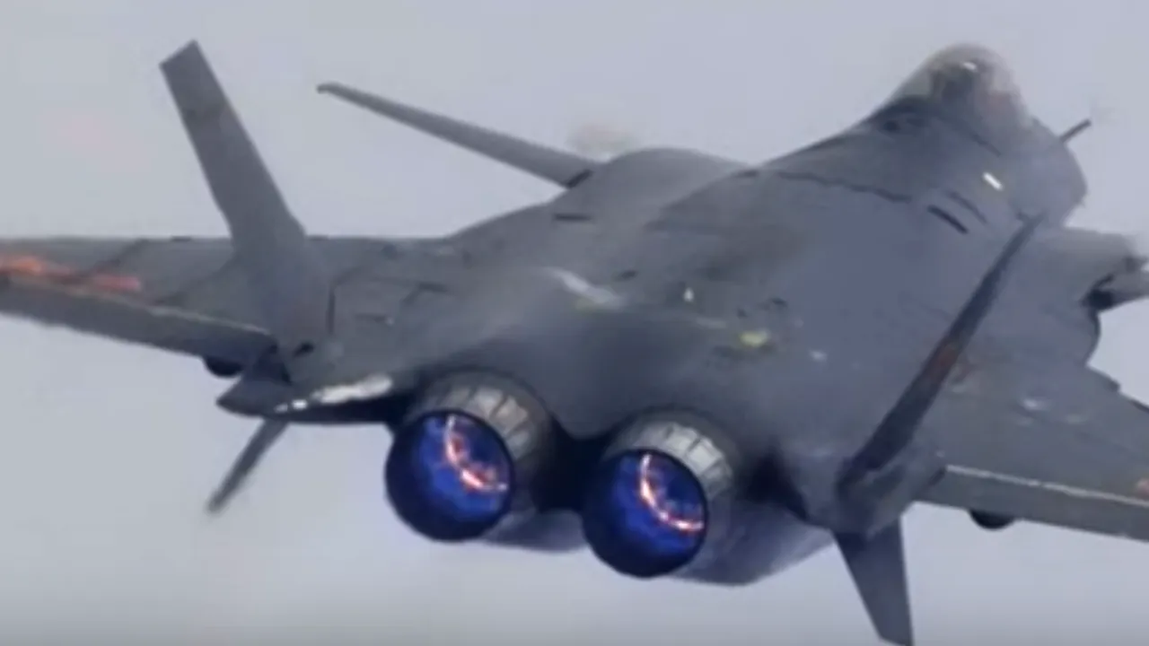 Teama americanilor s-a adeverit. Chinezii și-au prezentat noul avion invizibil. A intrat deja în serviciul armatei