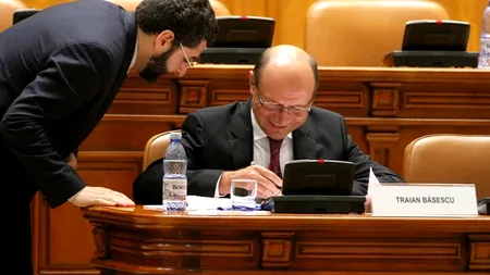 MRU despre Băsescu: Rareori am văzut oameni de 50-60 de ani să stea îndârjiți la masă să citească