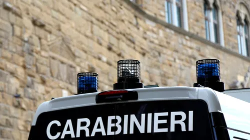 Pensionar italian, înșelat cu aproape 200.000 de euro de două românce. Cum l-au amăgit femeile