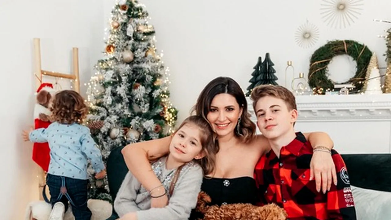 Ela Crăciun dă startul sărbătorilor cu celebra sa ședință foto de sezon