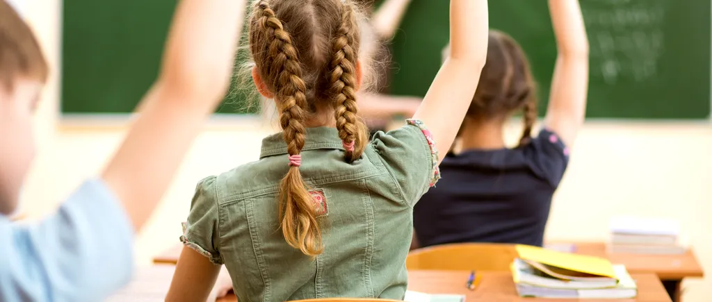 Educația sexuală se va face în școli din clasa a opta și doar cu acordul părinților. Legea, promulgată de președintele Klaus Iohannis