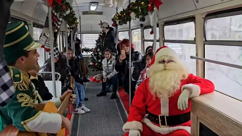 Sute de copii s-au plimbat prin București cu „Tramvaiul lui Moș Crăciun”