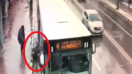 A vrut să coboare în stație din autobuzul 4, când ceva înfiorător s-a petrecut. Totul a fost filmat - VIDEO