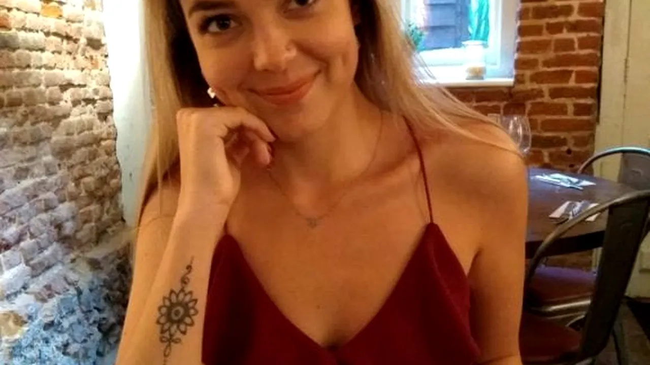 O tânără a rămas surdă la 21 de ani. „Medicul mi-a spus că este din cauza șamponului pe care îl foloseam”